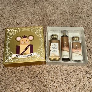 BATH AND BODY WORKS WARM VANILLA SUGAR HOLIDAY BOX